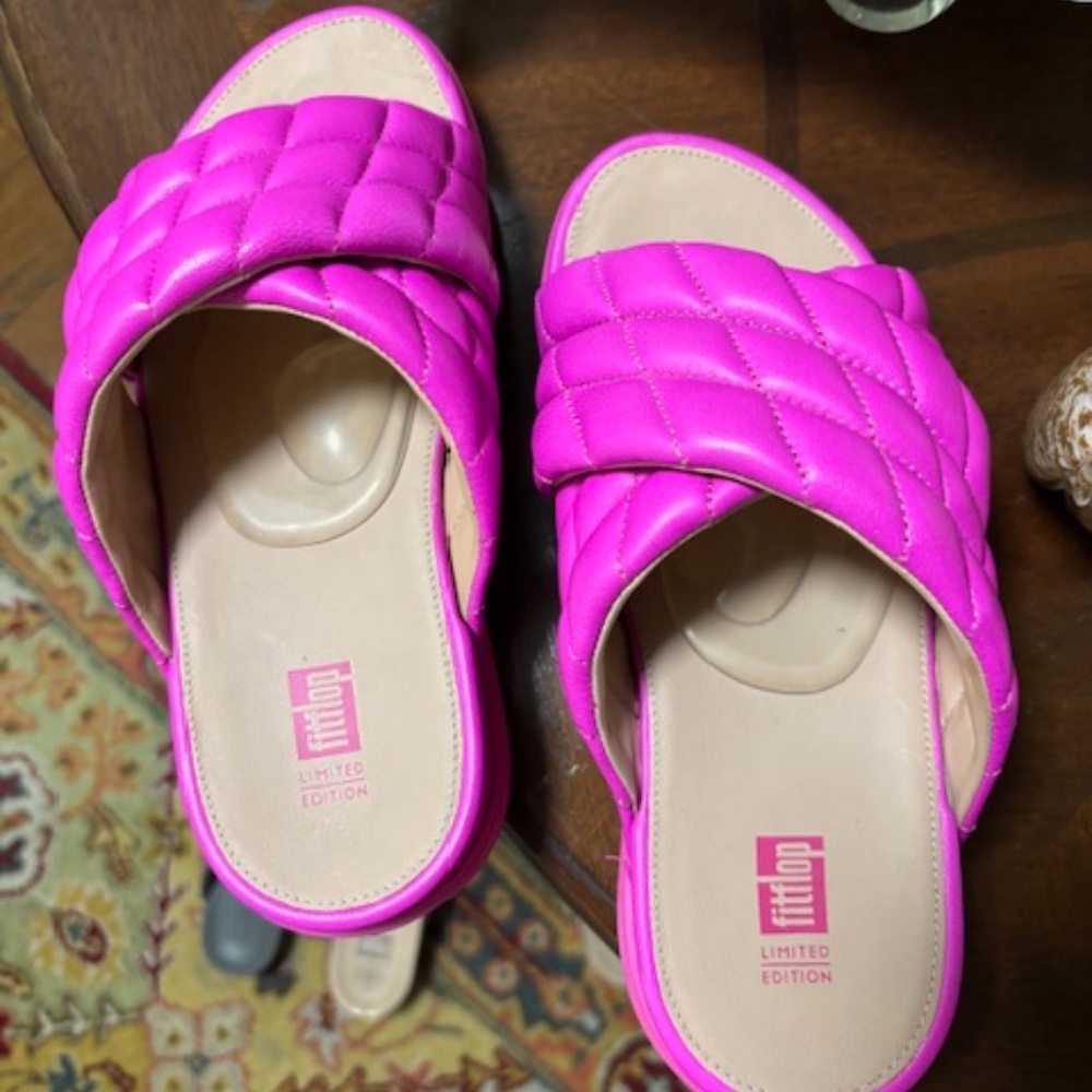 Brand new Fitflops Womens Loosh Luxe Cross Slide Sandal Limited Edition